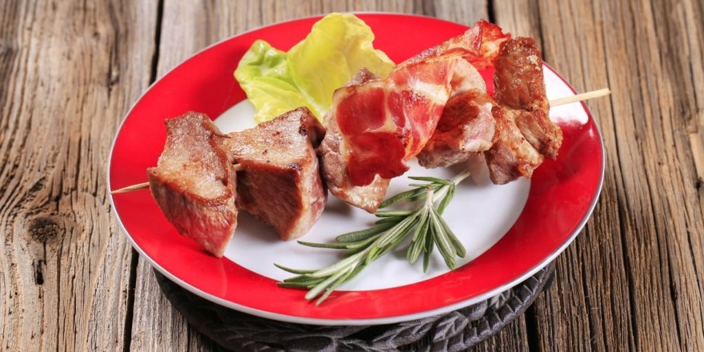 souvlaki-me-valsamiko-kai-milo