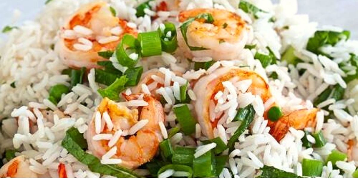 salata-me-ryzi-kai-garides
