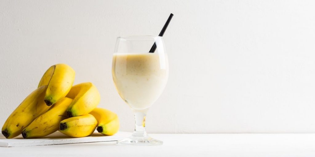 smoothie-me-frouta-kai-mpiskota